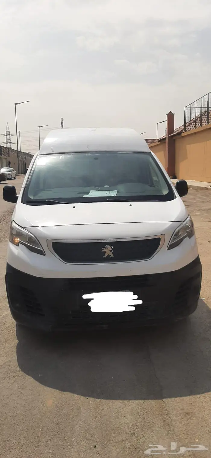 بيجو اكسبيرت يوجد فيها ثلاجة 1