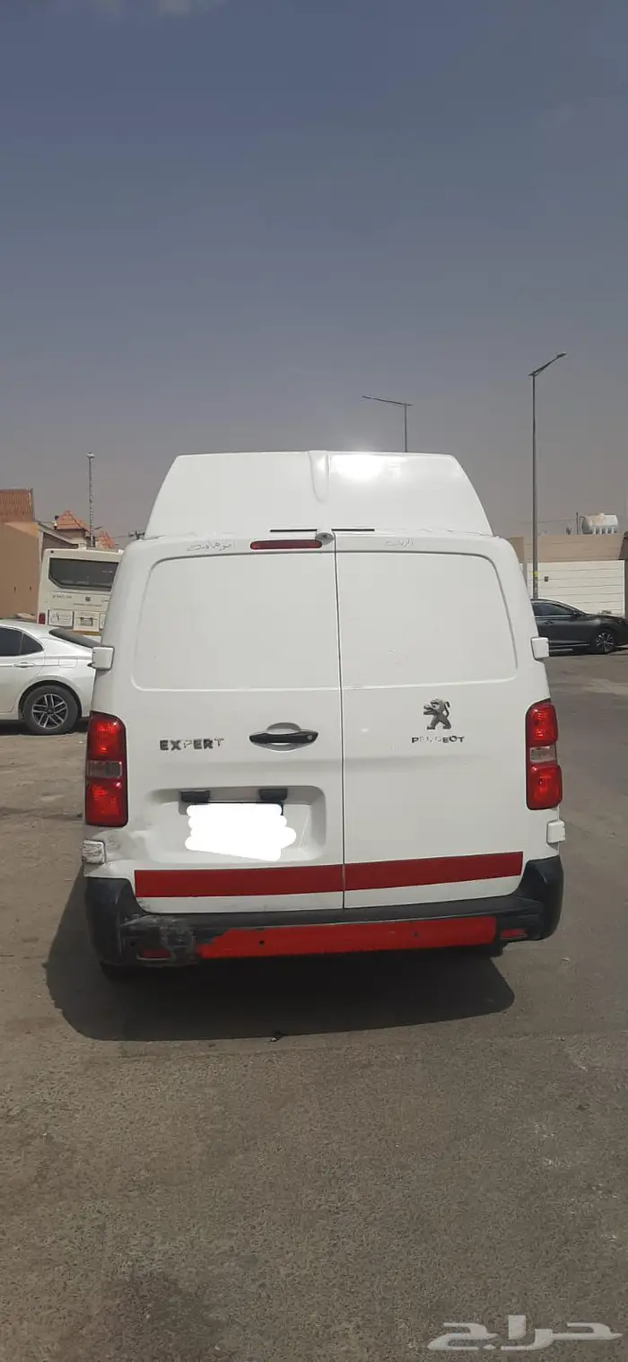 بيجو اكسبيرت يوجد فيها ثلاجة 9