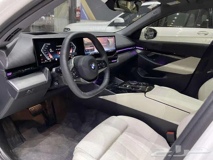 بي ام دبليو - الفئة الخامسة 520i - 2024 12