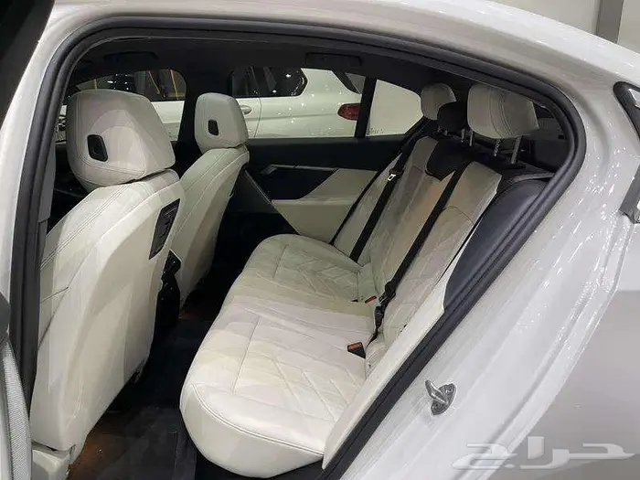 بي ام دبليو - الفئة الخامسة 520i - 2024 32