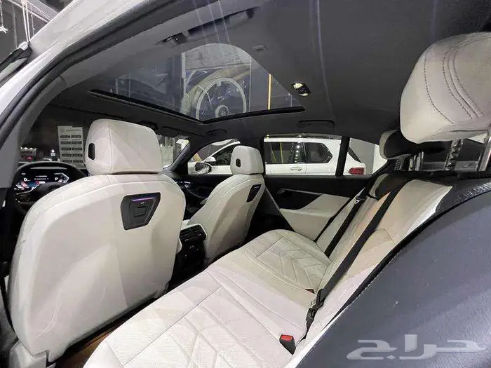 بي ام دبليو - الفئة الخامسة 520i - 2024 35