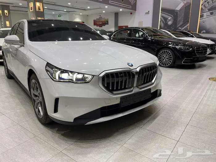 بي ام دبليو - الفئة الخامسة 520i - 2024 36