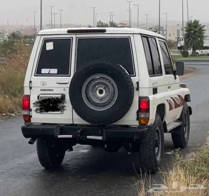 للبيع جيب ربع موديل 2006 5