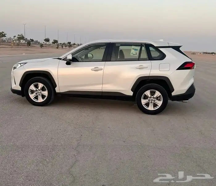 تويوتا راف فور 2021 قمة المظافه ممشى قليل 6