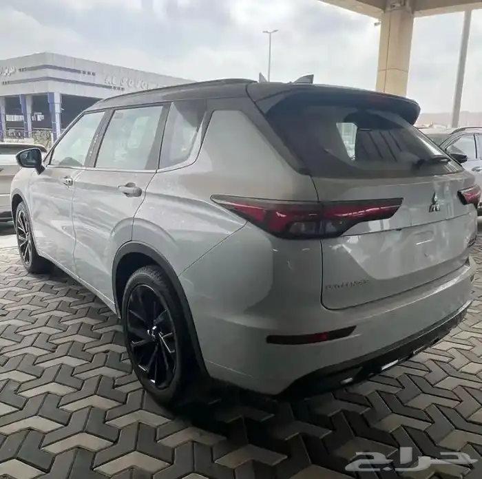 ميتسوبيشي اوتلاندر 2025 بلاك ايدشن فل كامل 2