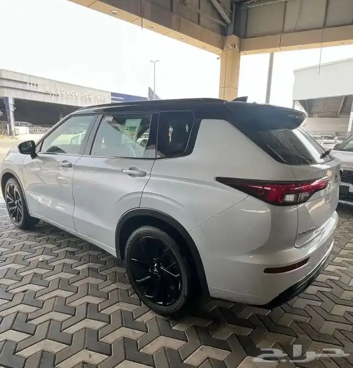 ميتسوبيشي اوتلاندر 2025 بلاك ايدشن فل كامل 4