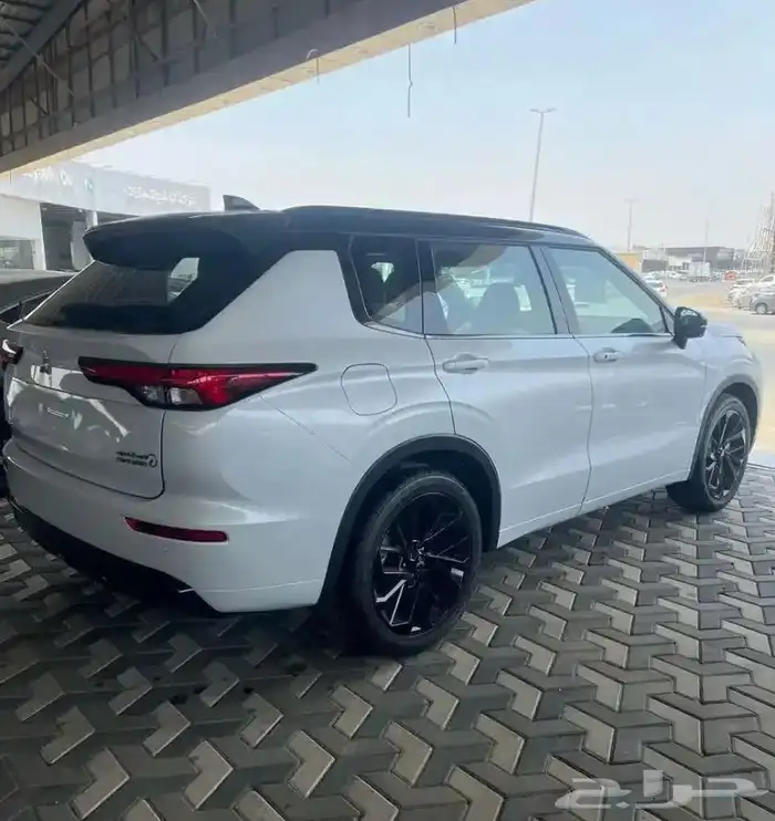 ميتسوبيشي اوتلاندر 2025 بلاك ايدشن فل كامل 3