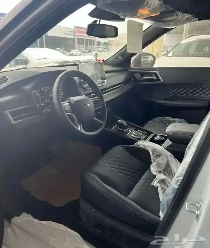 ميتسوبيشي اوتلاندر 2025 بلاك ايدشن فل كامل 7