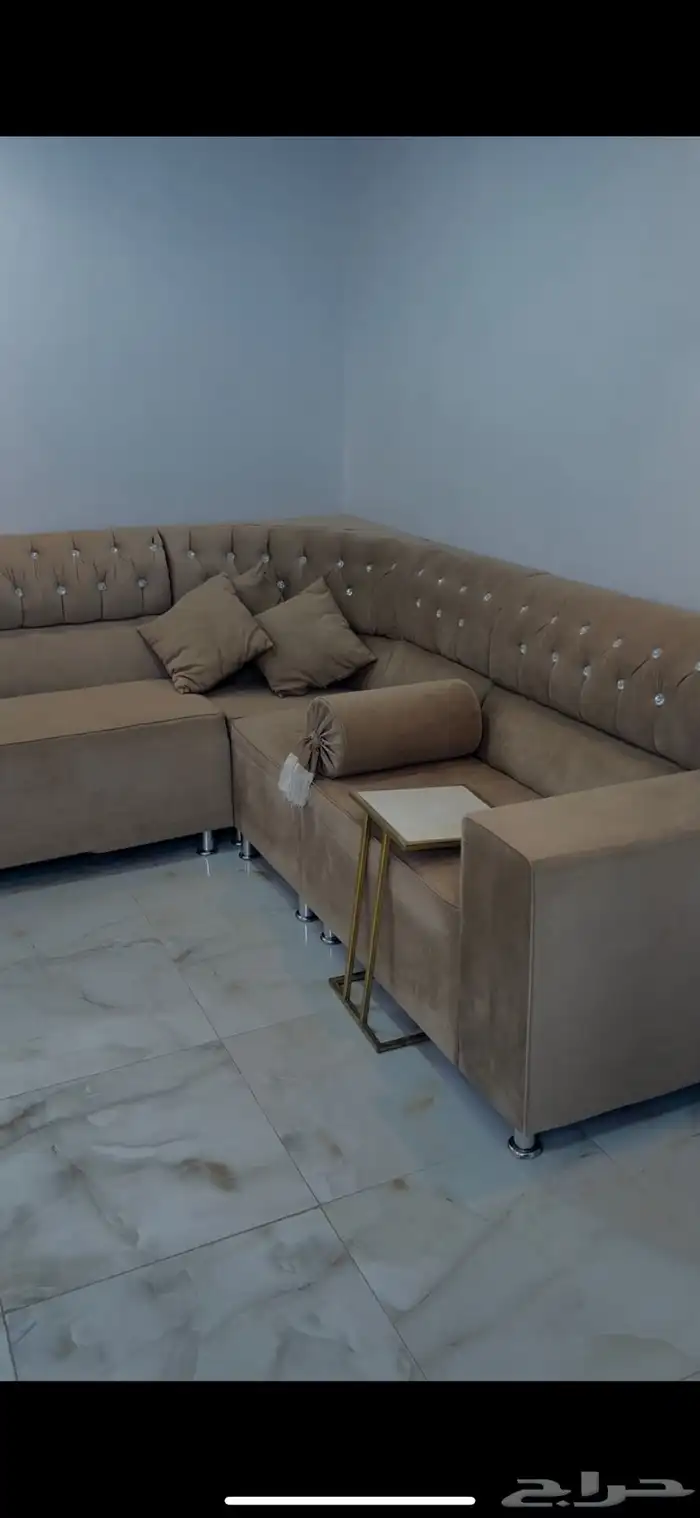 كنب للبيع مقاس 6 5 استعمال نظيف جدا ومعها الطاوله و4 طاولات 2