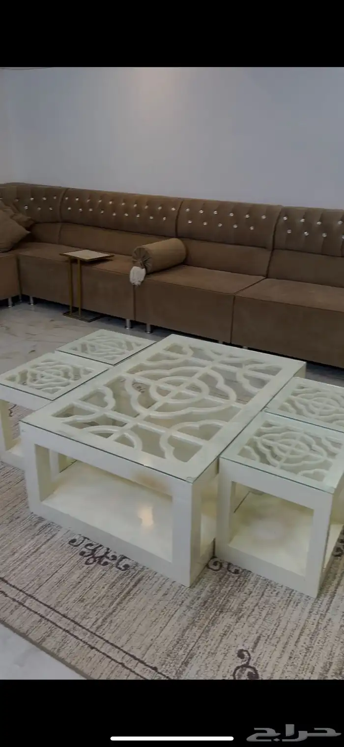 كنب للبيع مقاس 6 5 استعمال نظيف جدا ومعها الطاوله و4 طاولات 1