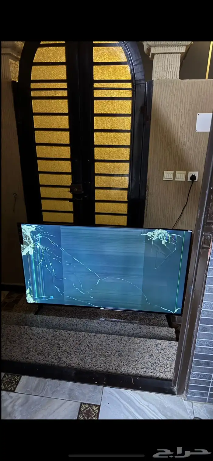 شاشة 65 بوصة ( KMC ) الشاشة فيها كسر 1