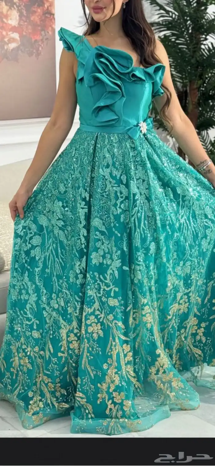 فستان فخم لبسه مره 4 ساعات فقط السعر 400 ريال 0