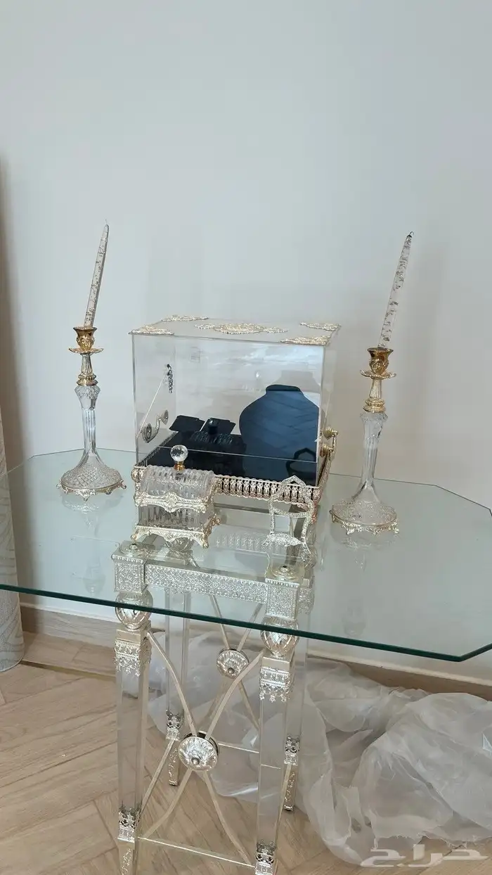 طاولة للبيع 0