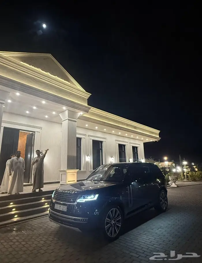 رنج روفر HSE 2023 الناغي اسود شبه جديد 9