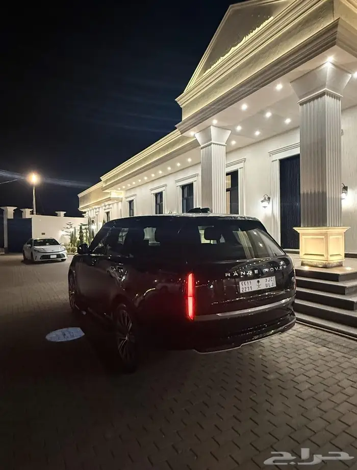 رنج روفر HSE 2023 الناغي اسود شبه جديد 8