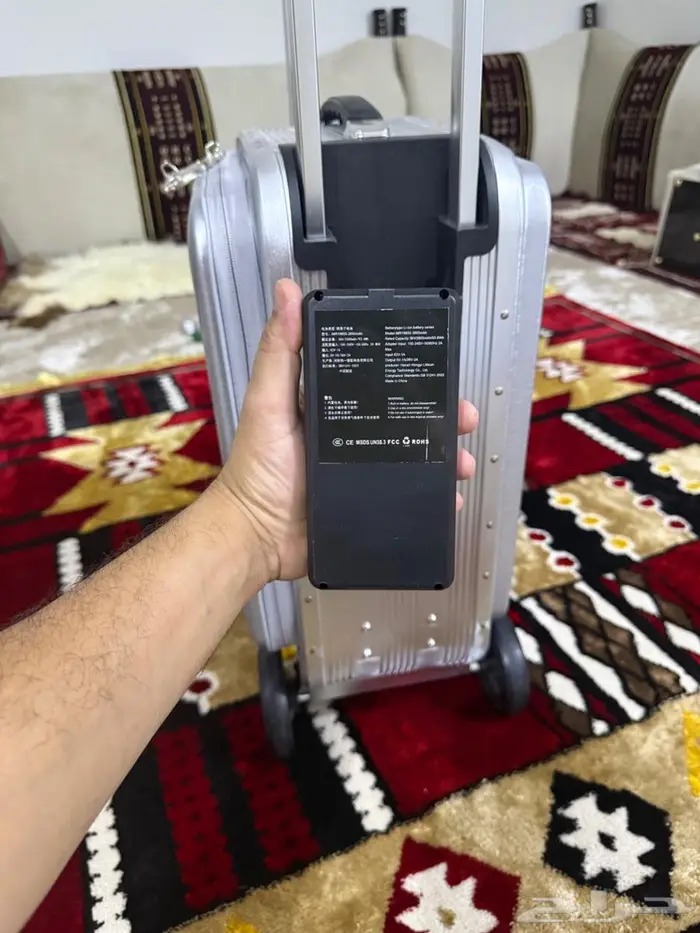 شنطه سفر إلكترونيه تتحول سكتو. 0