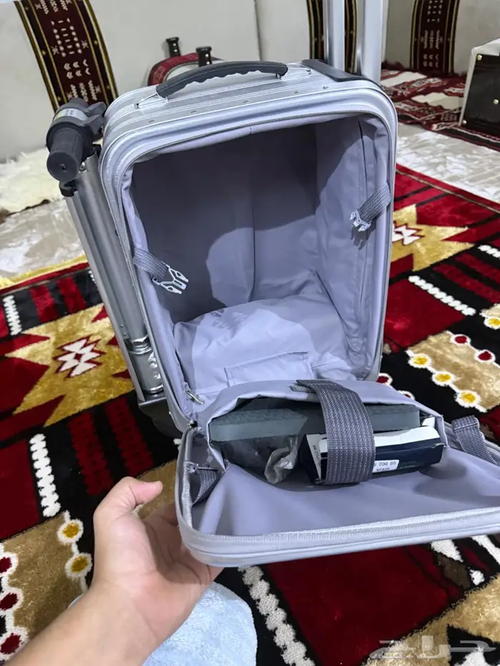 شنطه سفر إلكترونيه تتحول سكتو. 1