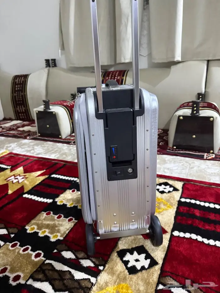 شنطه سفر إلكترونيه تتحول سكتو. 2