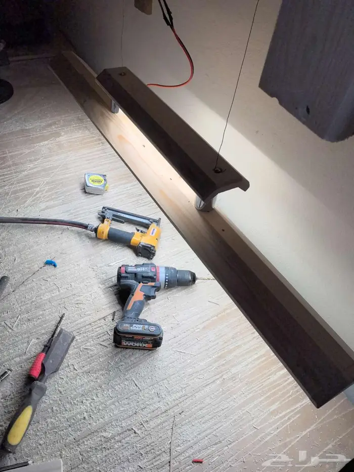 انارة للعرض أو لبار كافي من الأخشاب الطبيعيه 3