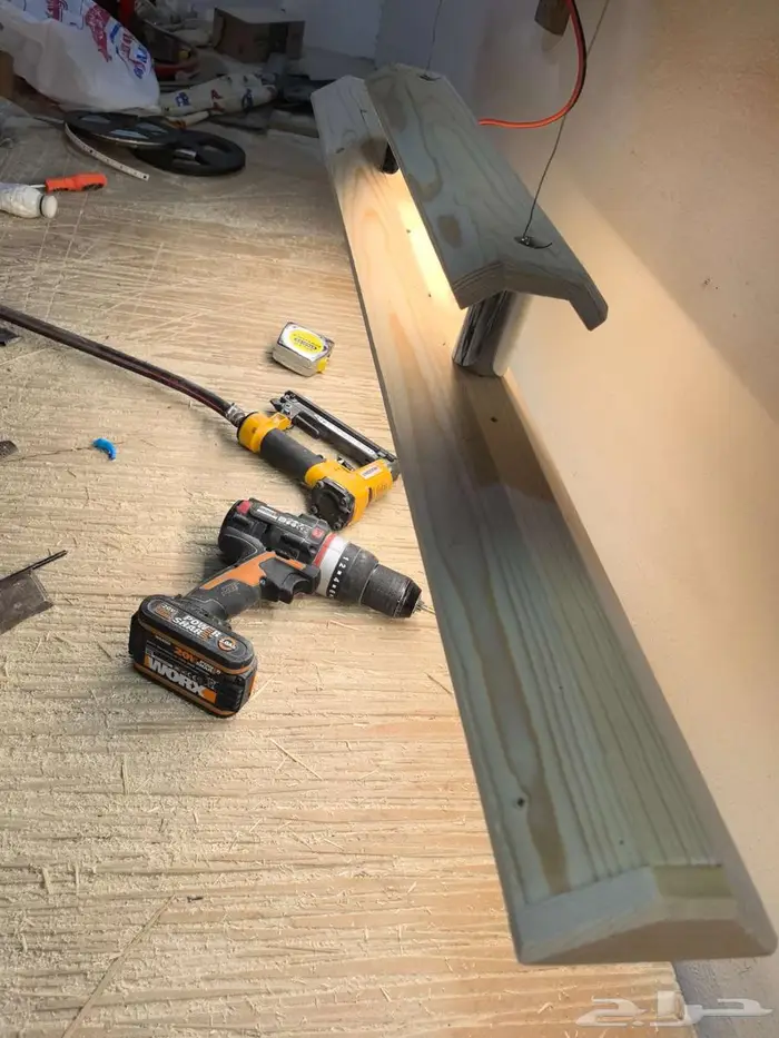 انارة للعرض أو لبار كافي من الأخشاب الطبيعيه 5