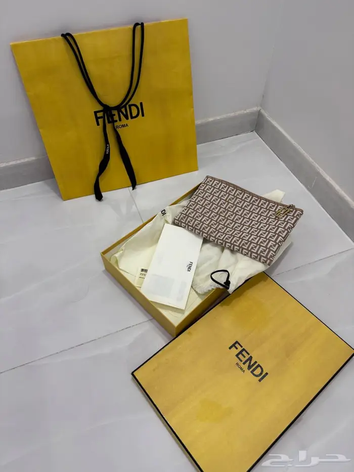 شنطه فندي مستعمله 0