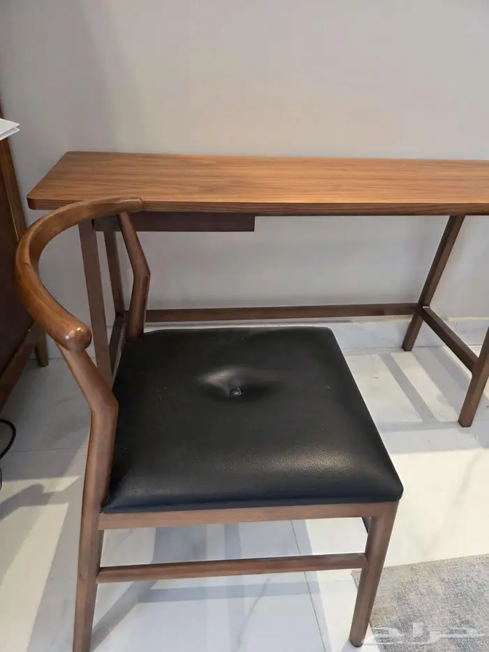 طاولة قرائه 1