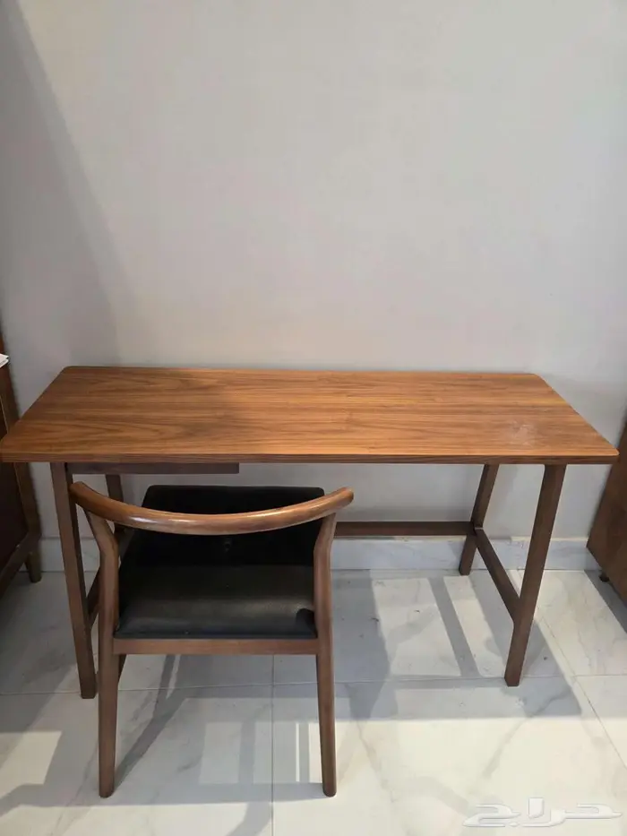 طاولة قرائه 2