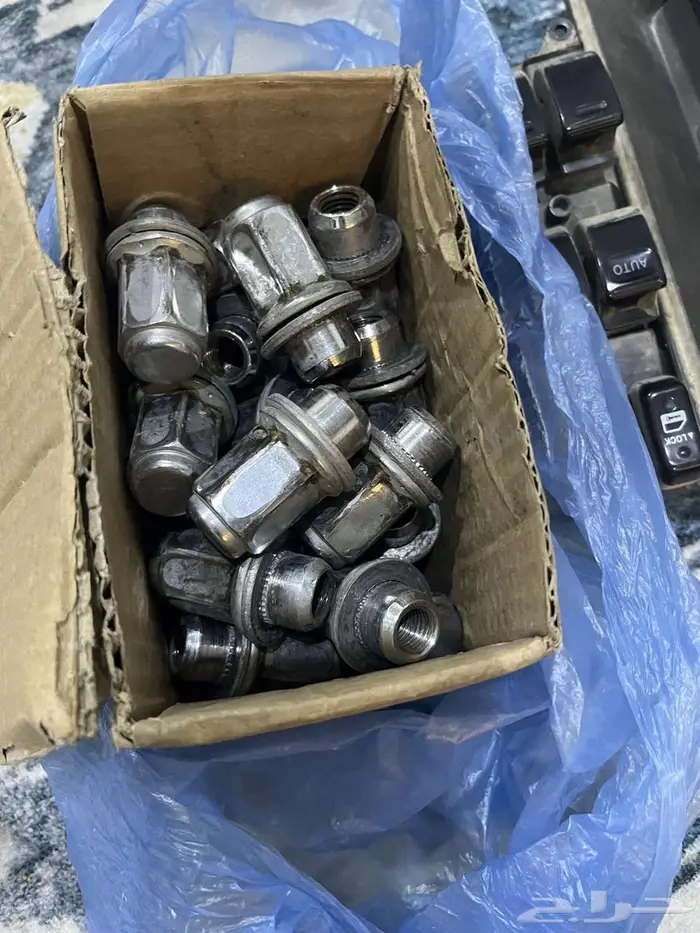 مسجل فورتشنر وفرشات و ساعه وبراغي كلها تبع فورتشنر اصليه 1