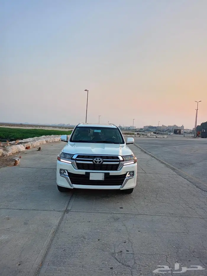 للبيع تويوتا لاندكروزر GXR 8V فل كاملGrand Touring  2021 17