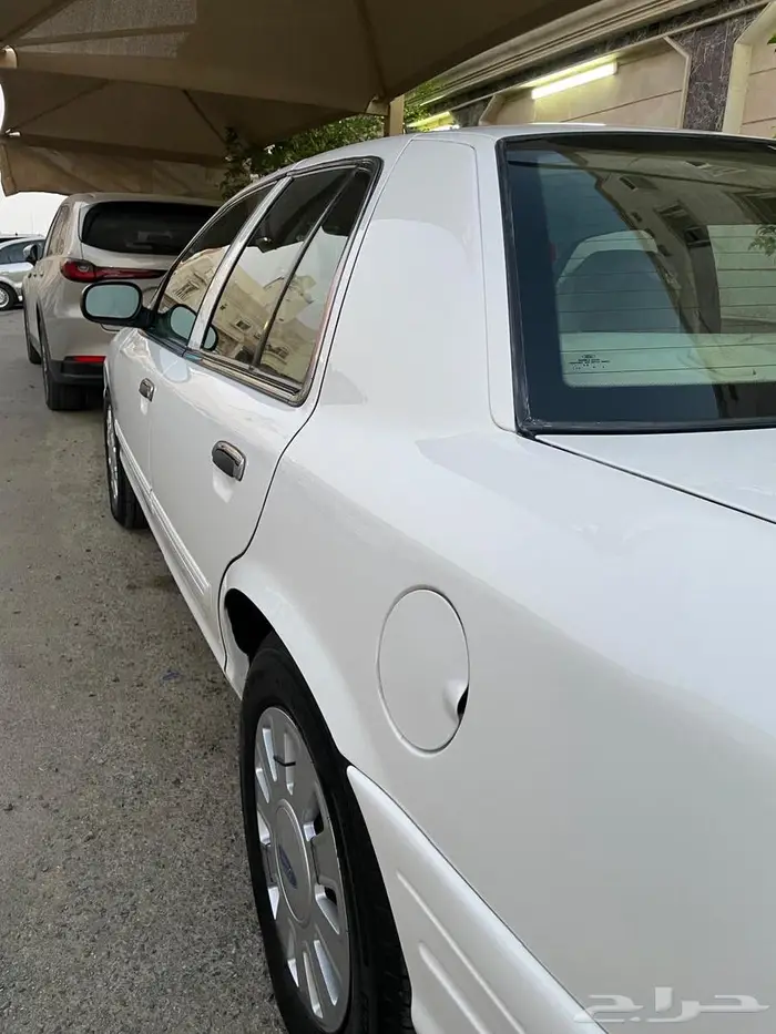 فورد كراون فكتوريا سعودي بوليسي مخزن 2