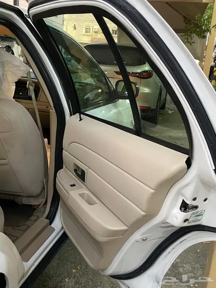 فورد كراون فكتوريا سعودي بوليسي مخزن 31