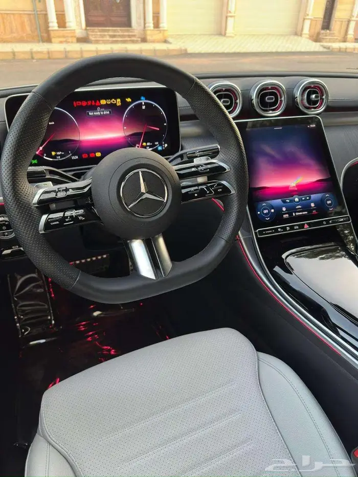 مرسيدس C300e 2023 شبه جديد 22