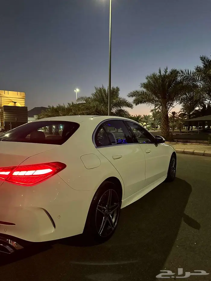 مرسيدس C300e 2023 شبه جديد 11