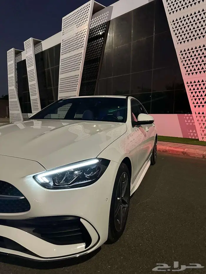 مرسيدس C300e 2023 شبه جديد 7