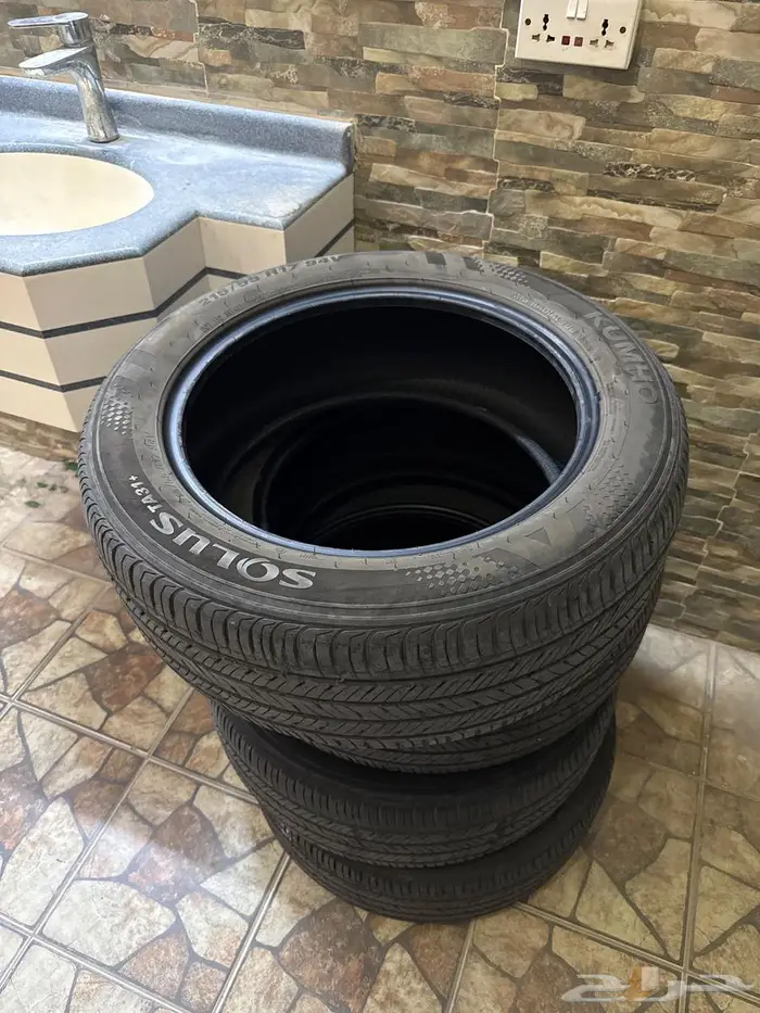 كفرات كومهو مستخدم نص عمر مقاس 215 55 17 0