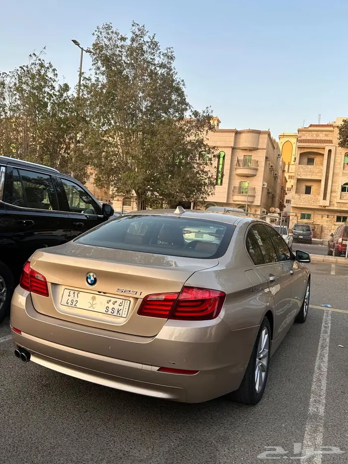 قطع للبيع واجهة وخلفية شمعات BMW F10 523 2011 1