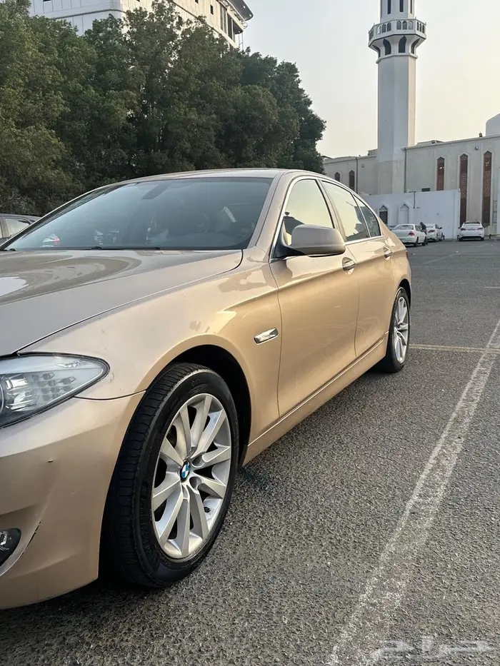 قطع للبيع واجهة وخلفية شمعات BMW F10 523 2011 2