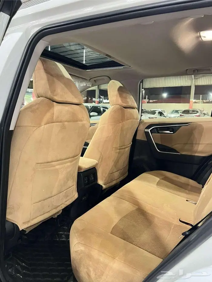 تويوتا راف فور 2023 فل كامل شبه جديد ( عبداللطيف جميل ) 8