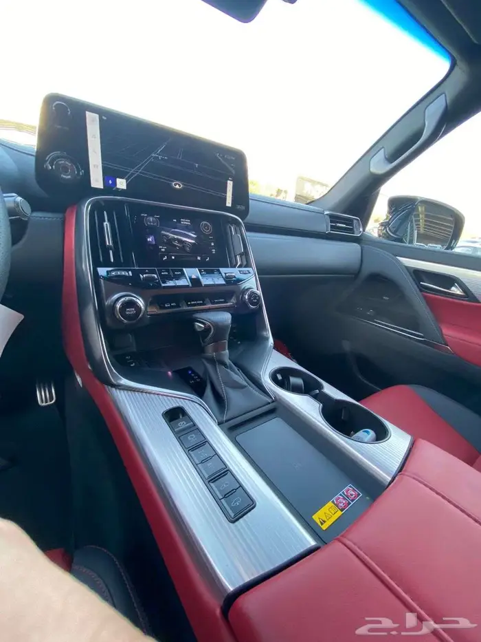 لكزس اف اسبوت الساير موديل 2025 عداد 10 الاف كم فقط 10