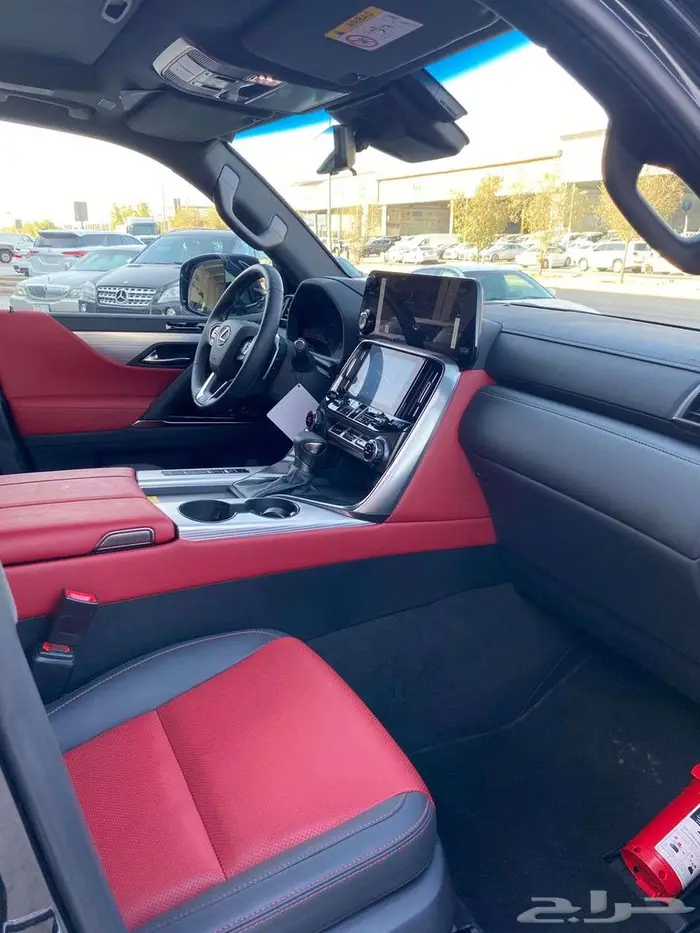 لكزس اف اسبوت الساير موديل 2025 عداد 10 الاف كم فقط 12