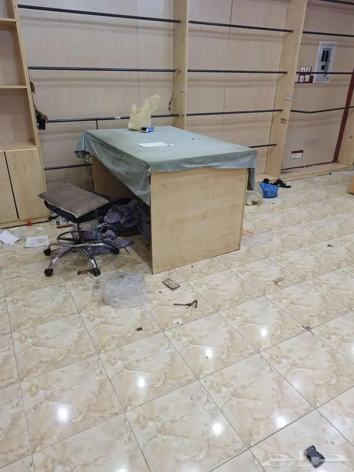 طاولتين ثقيلات حق كمبيوترات وارفف 9