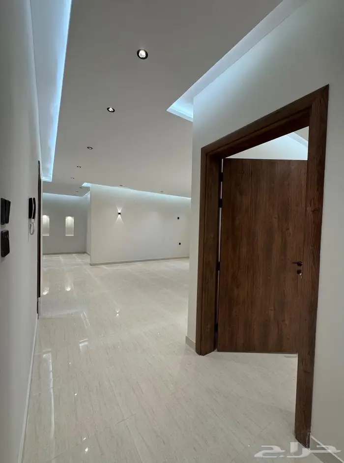 للبيع شقة 7 غرف فاخرة 285 م2 بسطح خاص منفصل بالرانوناء 1