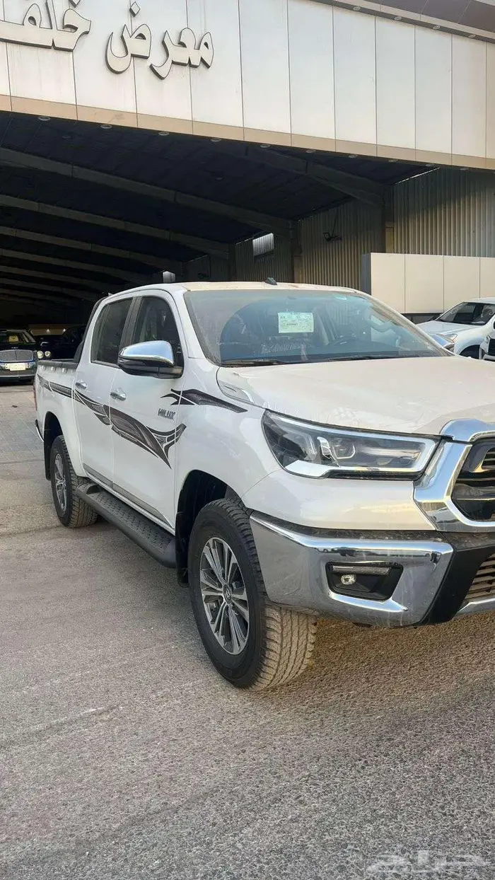 تويوتا هايلوكس بنزين GLXموديل 2025-معرض خلف للسيارات 4