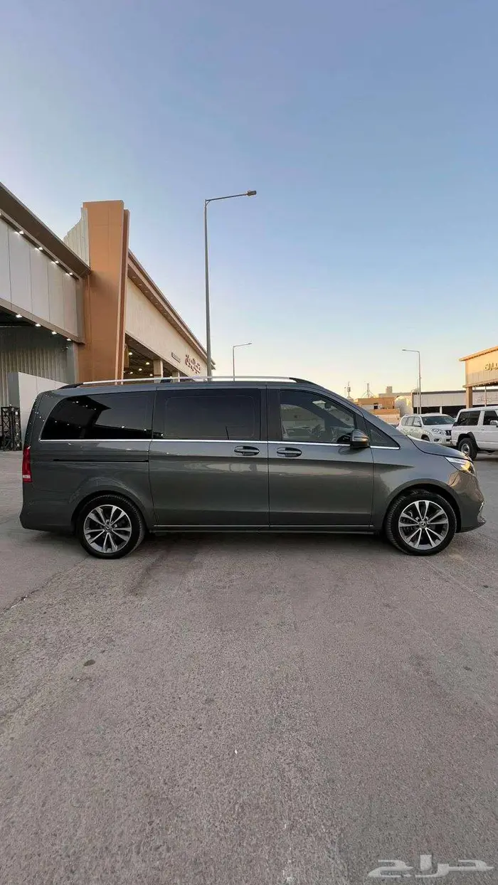مرسيدس فان V250 موديل 2022- معرض خلف للسيارات 4