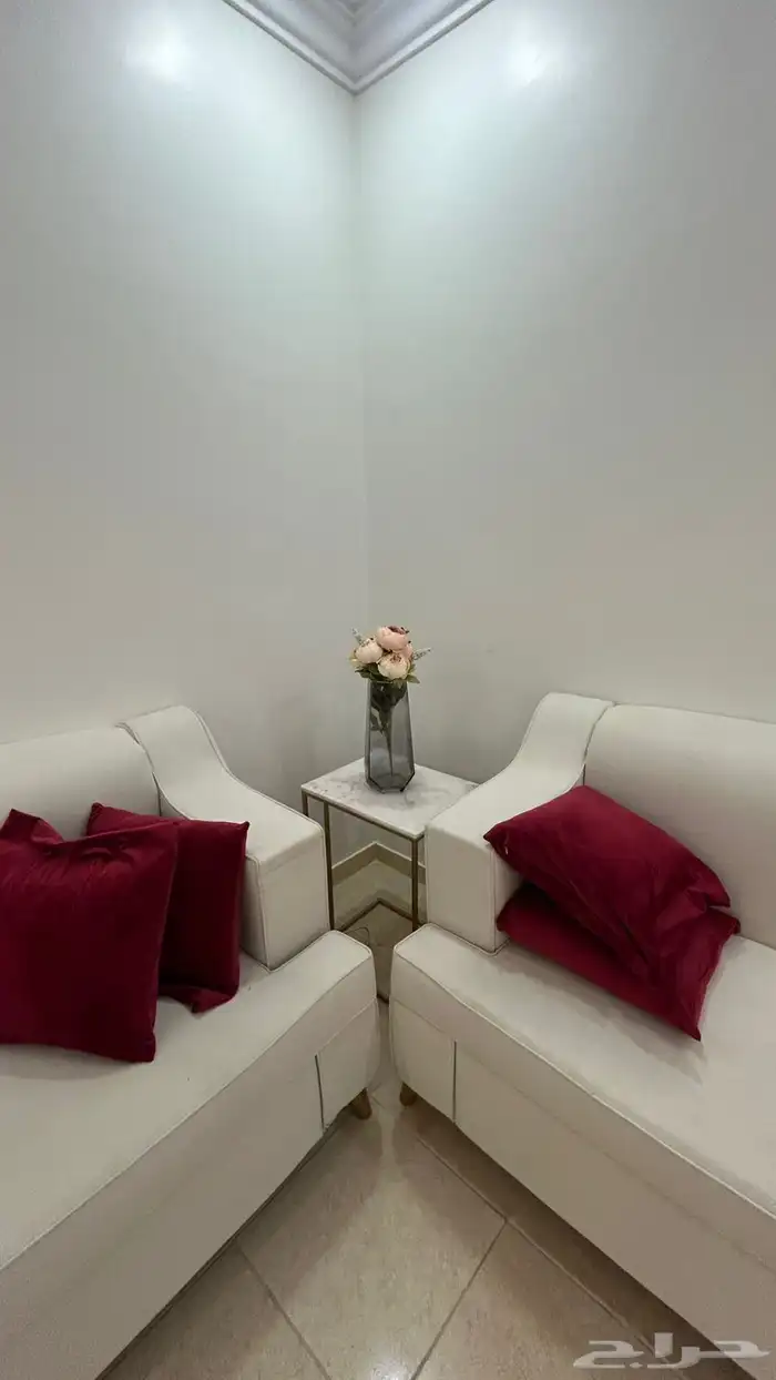 كنب نضيف جدا و استخدام قليل 3