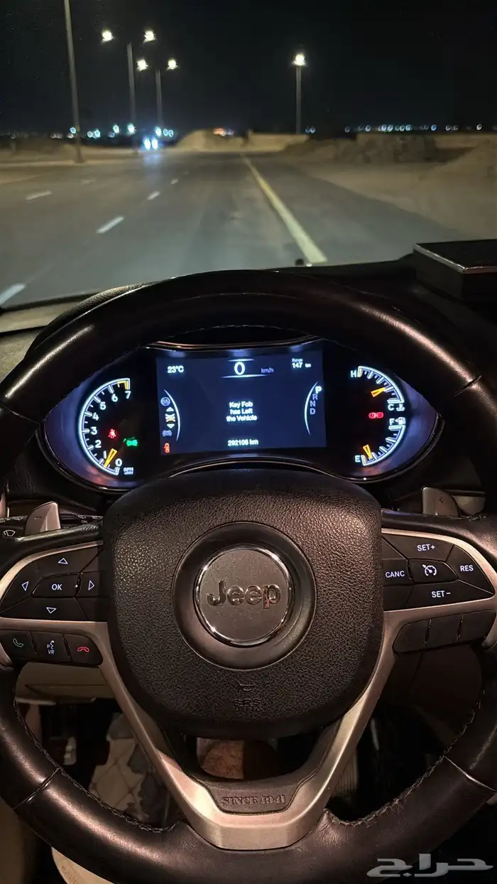 جيب جراند شيروكي لاريدو 2017 12