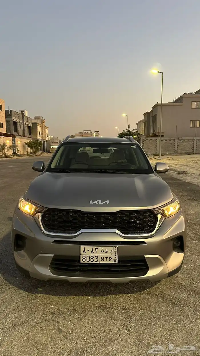كيا سونيت 2023 رمادي فاتح 3