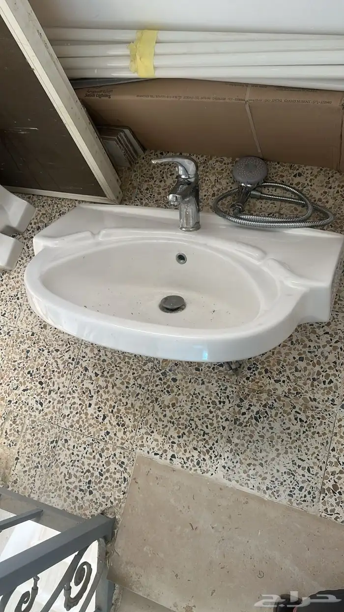 مغاسل رخام مع قزاز نظيفه 0