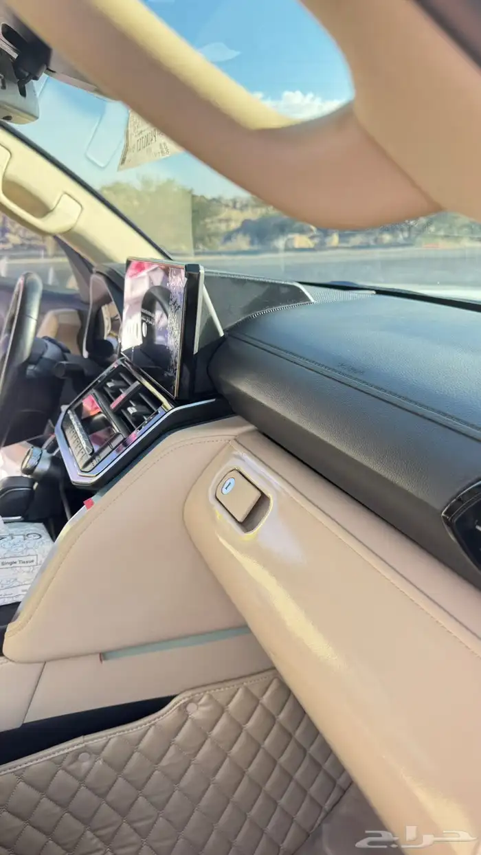 لاندكروزر 2023 L5 8