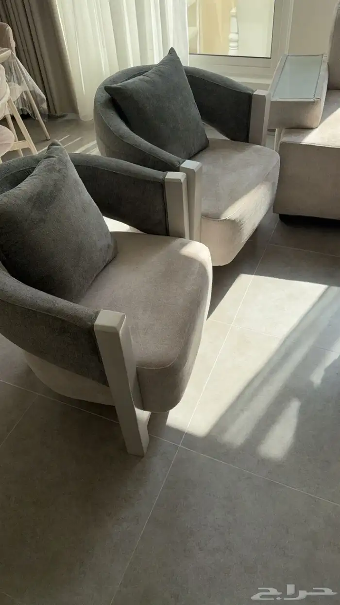 كنب حرف L مع كرسيين شبه جديد 2
